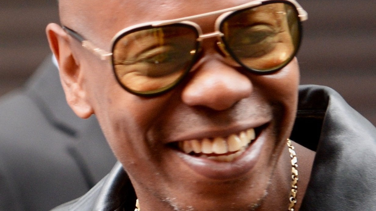 Dave Chapelle Turns Heads With Micheal Jackson Jokes - HipHopBling