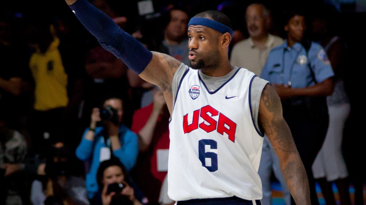 Lebron James Performs Emphatic Dunk, Gives Us An All Time NBA Great Photo - HipHopBling