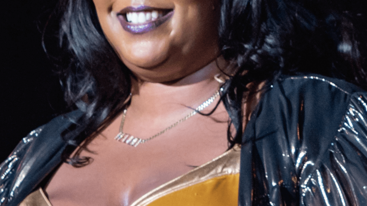 Lizzo Shares That BFB Da Packman Bought Her Flowers, Learned To Play The Flute For Her - HipHopBling