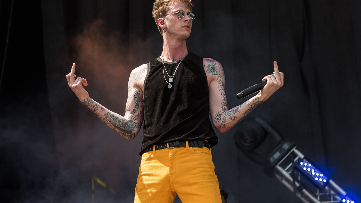 Machine Gun Kelly Brings Up Eminem Beef On "Bullets with Names" - HipHopBling