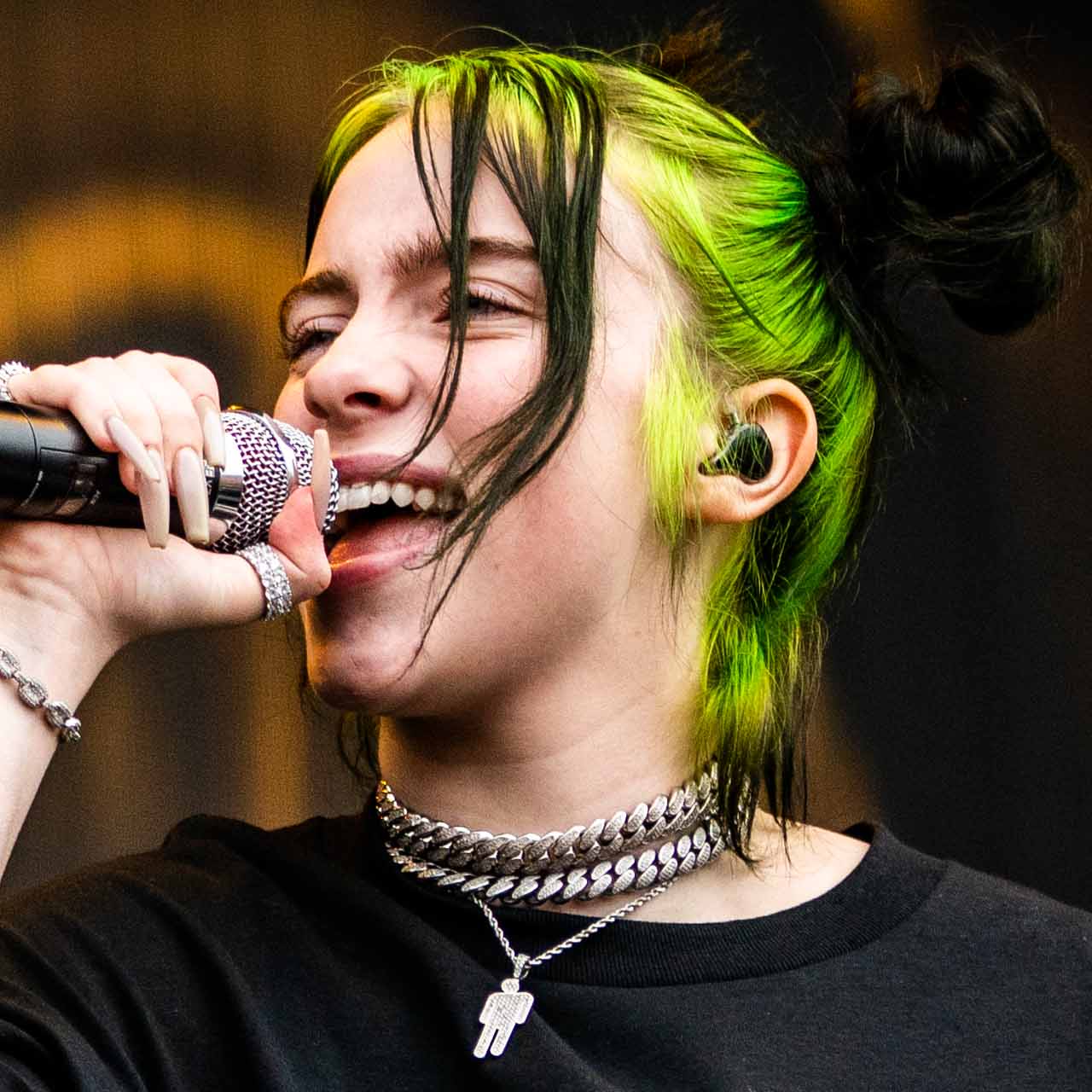 Billie Eilish Cleans Up Her Following List, Stops Following Abusers XXXTENTACION, Chris Brown And More - HipHopBling