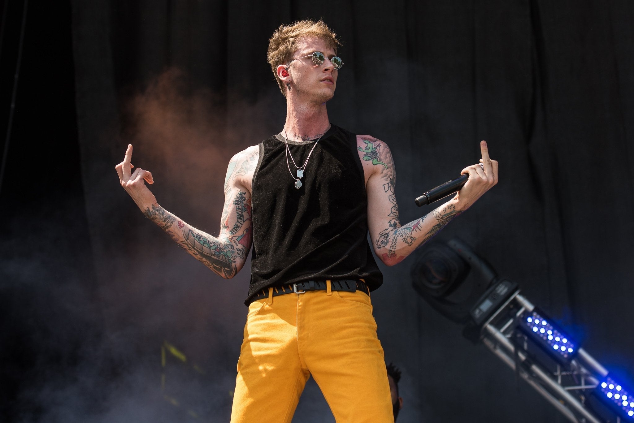 Machine Gun Kelly Brings Up Eminem Beef On "Bullets with Names" - HipHopBling